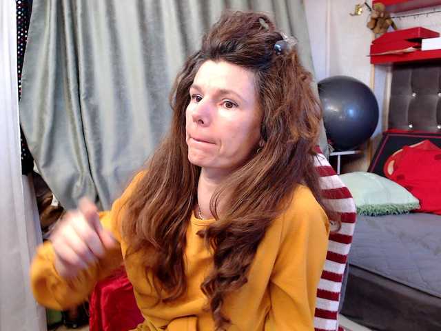 kellysurfing's BongaCams show and profile