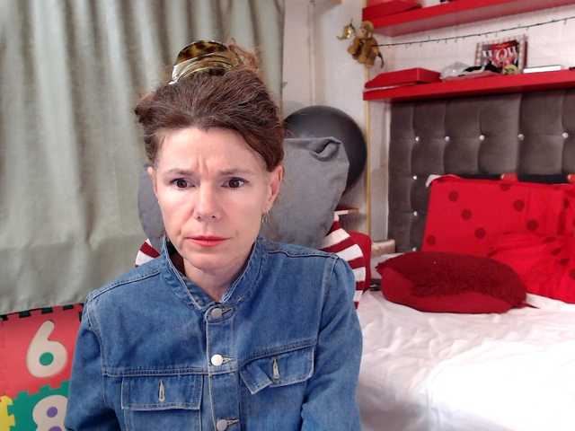 kellysurfing's BongaCams show and profile