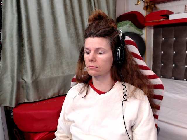 kellysurfing's BongaCams show and profile