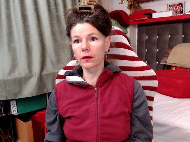 kellysurfing's BongaCams show and profile