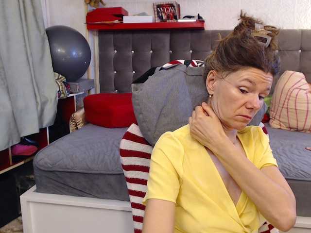 kellysurfing's BongaCams show and profile