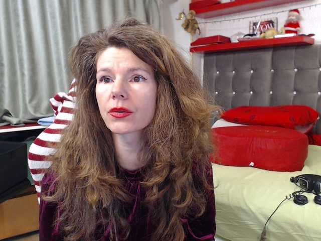 kellysurfing's BongaCams show and profile