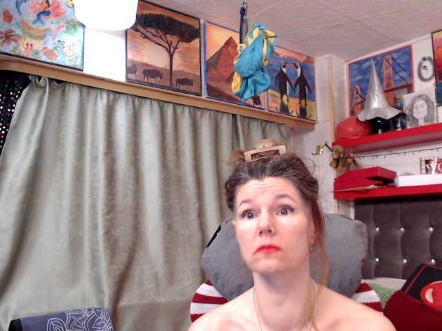 kellysurfing's BongaCams show and profile