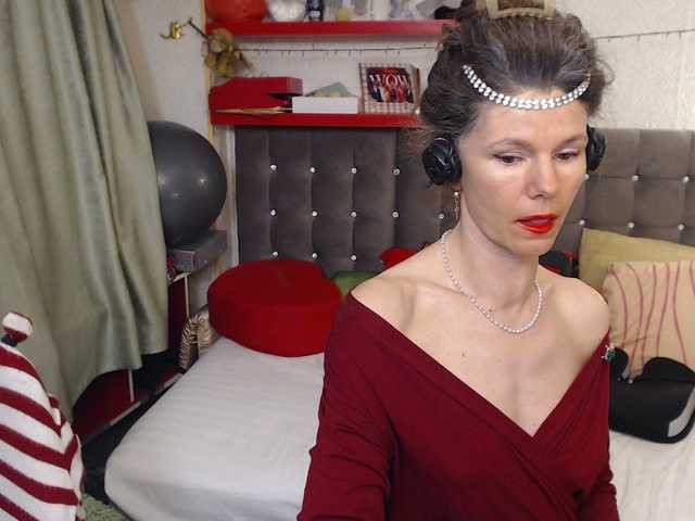 kellysurfing's BongaCams show and profile