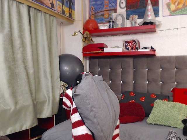 kellysurfing's BongaCams show and profile