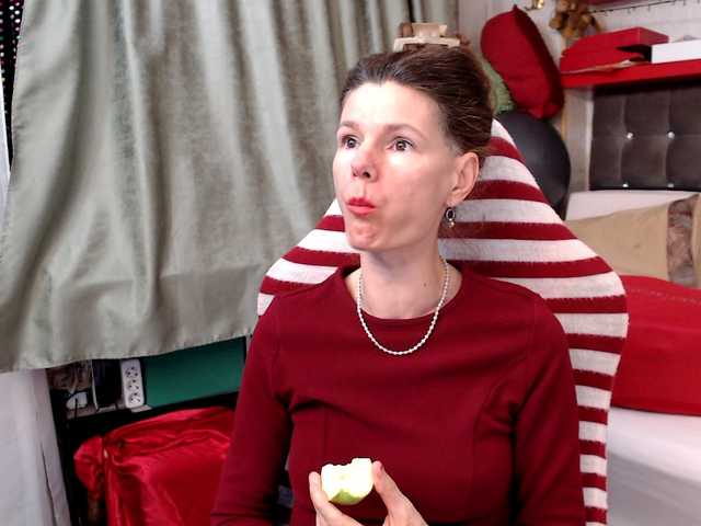 kellysurfing's BongaCams show and profile