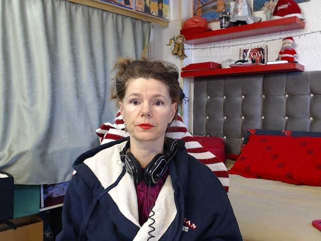 kellysurfing's BongaCams show and profile