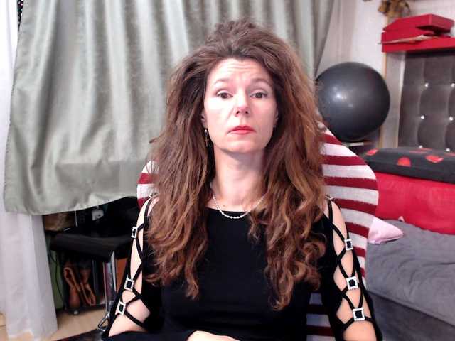 kellysurfing's BongaCams show and profile