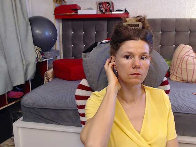 kellysurfing's BongaCams show and profile