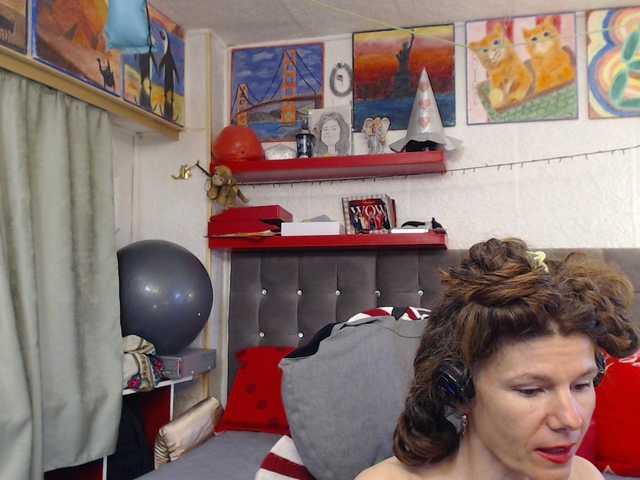 kellysurfing's BongaCams show and profile