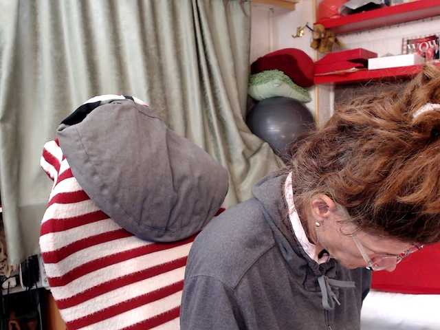 kellysurfing's BongaCams show and profile