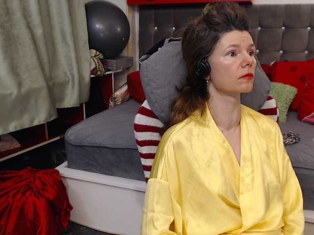 kellysurfing's BongaCams show and profile