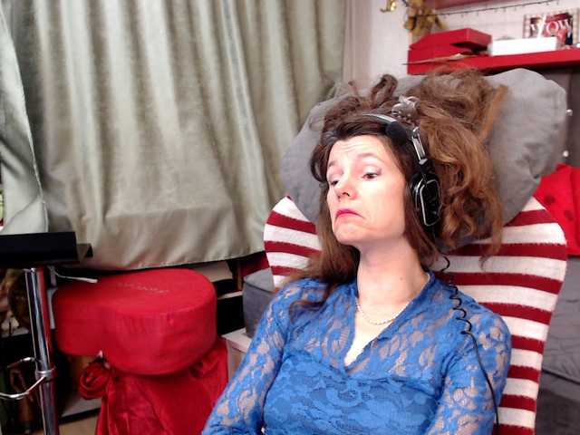 kellysurfing's BongaCams show and profile