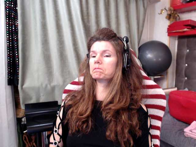 kellysurfing's BongaCams show and profile