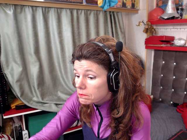 kellysurfing's BongaCams show and profile