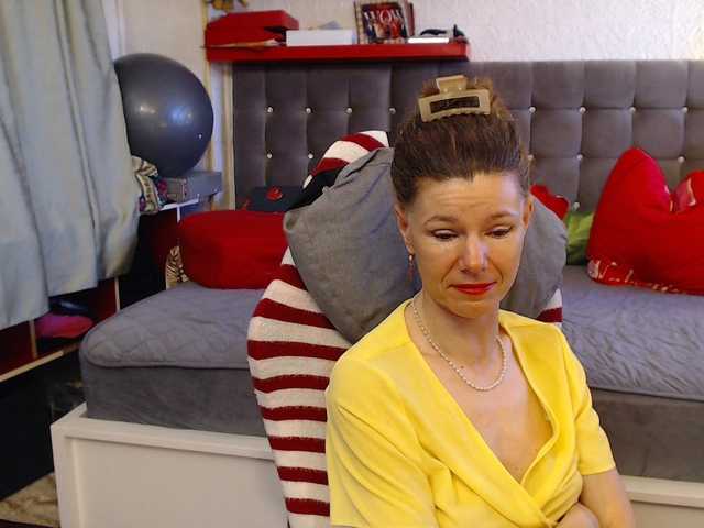 kellysurfing's BongaCams show and profile