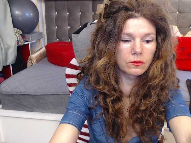 kellysurfing's BongaCams show and profile