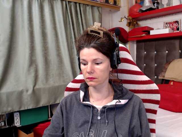 kellysurfing's BongaCams show and profile