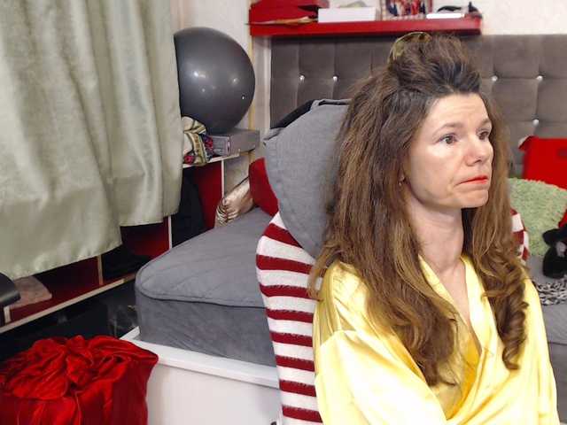 kellysurfing's BongaCams show and profile