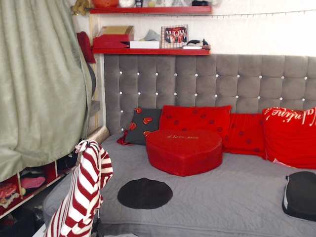 kellysurfing's BongaCams show and profile