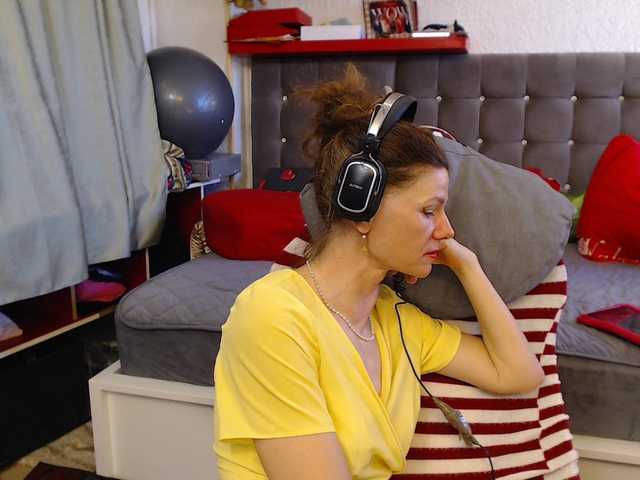 kellysurfing's BongaCams show and profile