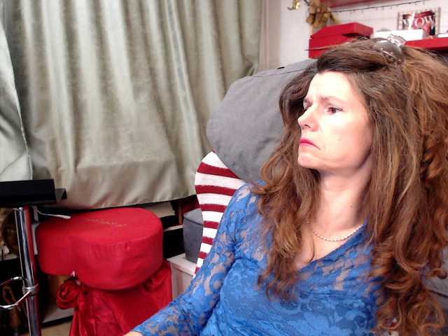 kellysurfing's BongaCams show and profile