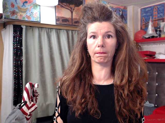 kellysurfing's BongaCams show and profile