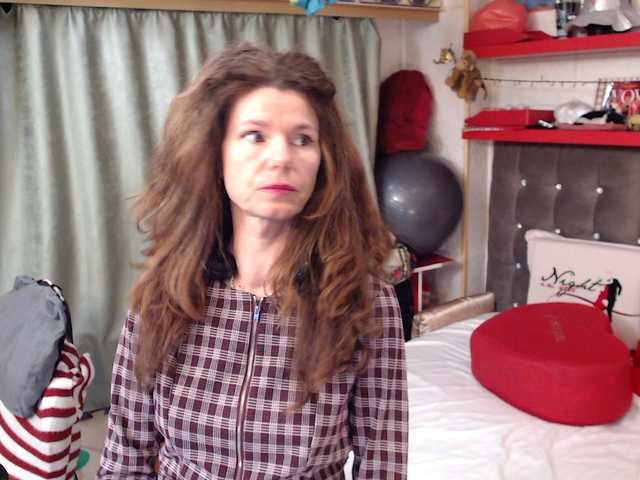 kellysurfing's BongaCams show and profile