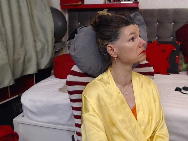 kellysurfing's BongaCams show and profile