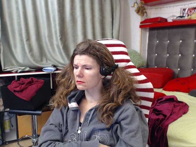 kellysurfing's BongaCams show and profile