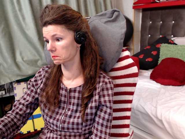 kellysurfing's BongaCams show and profile