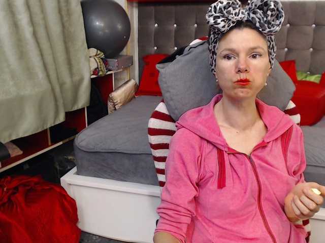 kellysurfing's BongaCams show and profile