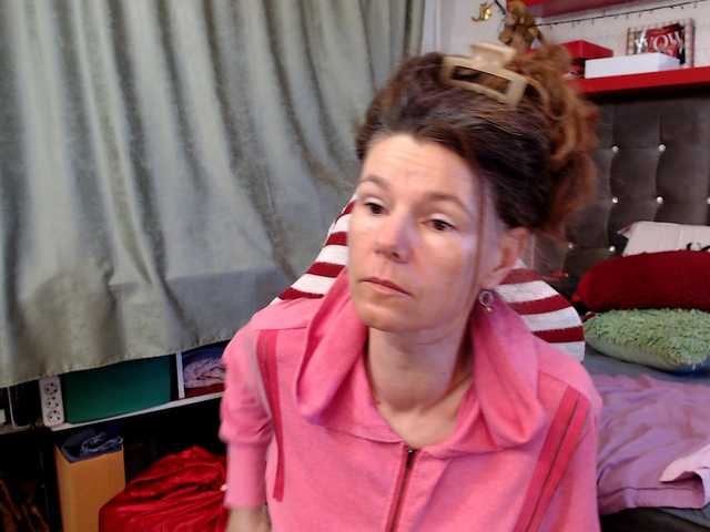 kellysurfing's BongaCams show and profile