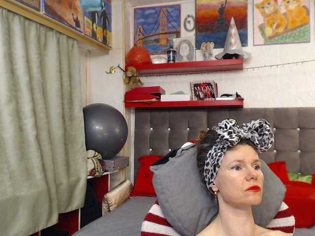 kellysurfing's BongaCams show and profile