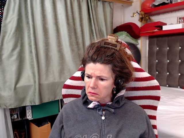 kellysurfing's BongaCams show and profile