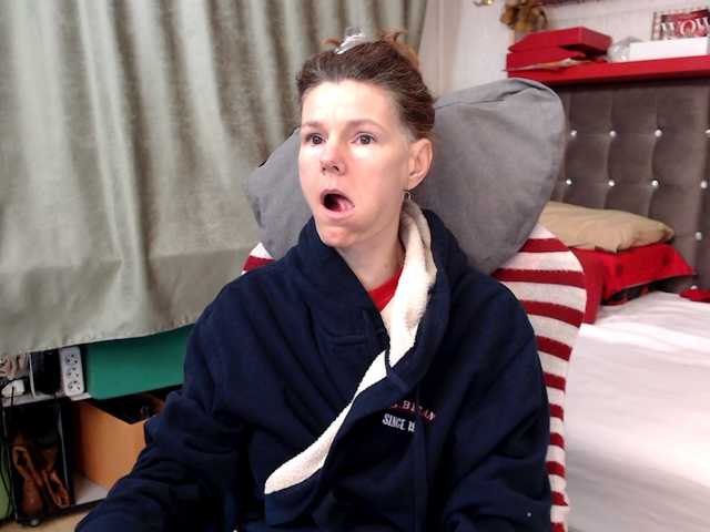 kellysurfing's BongaCams show and profile