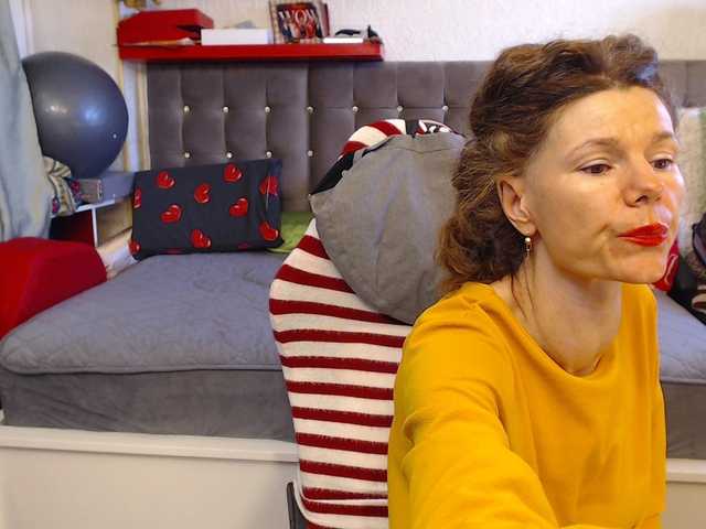 kellysurfing's BongaCams show and profile