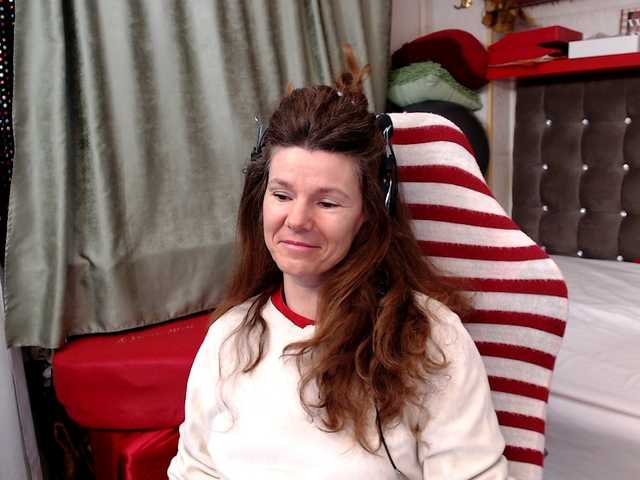 kellysurfing's BongaCams show and profile