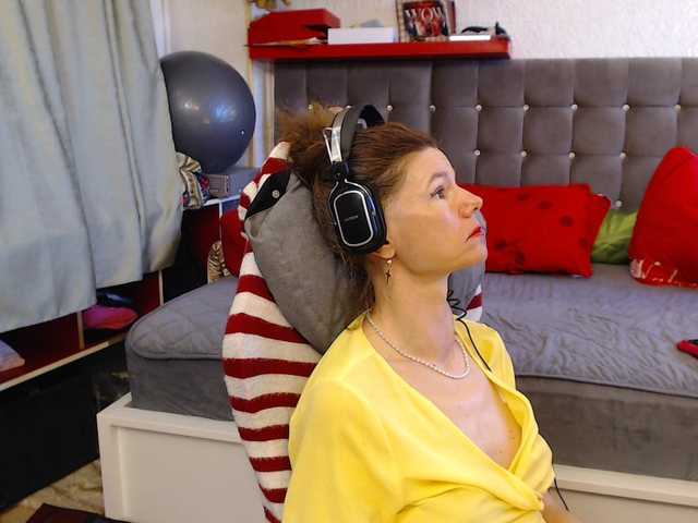 kellysurfing's BongaCams show and profile