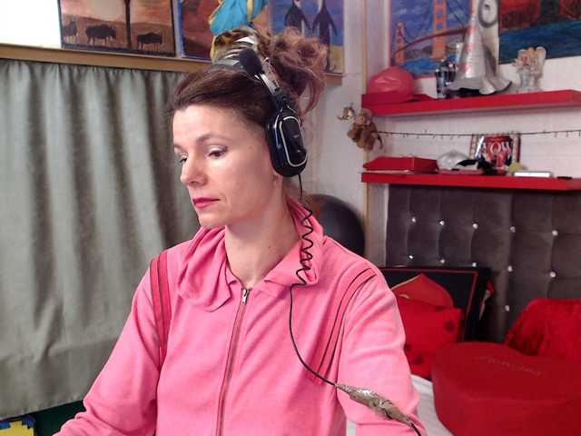 kellysurfing's BongaCams show and profile