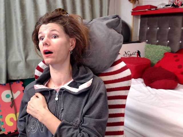 kellysurfing's BongaCams show and profile