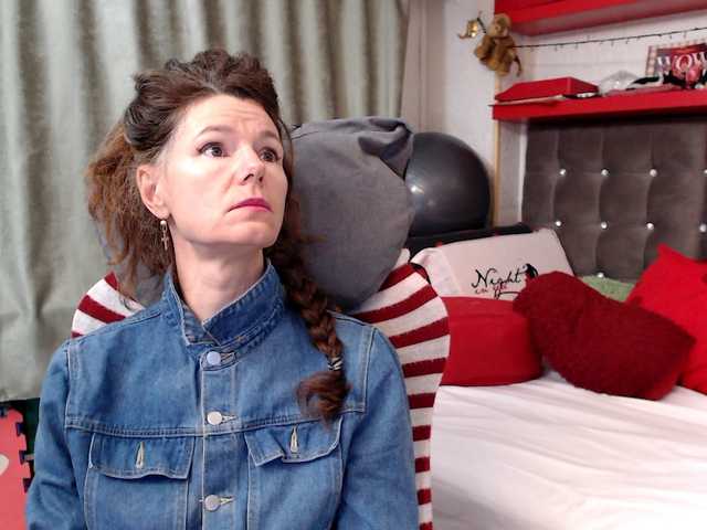 kellysurfing's BongaCams show and profile