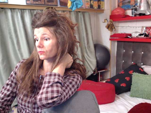 kellysurfing's BongaCams show and profile