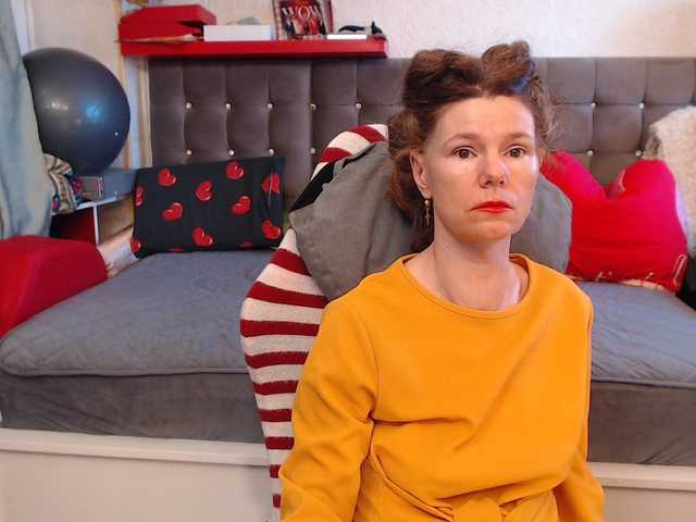 kellysurfing's BongaCams show and profile