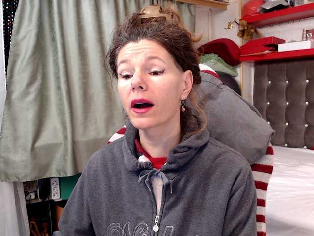 kellysurfing's BongaCams show and profile