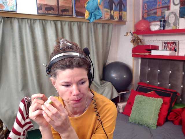 kellysurfing's BongaCams show and profile