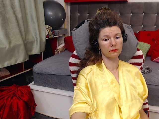 kellysurfing's BongaCams show and profile