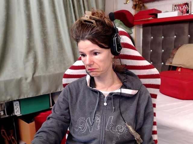 kellysurfing's BongaCams show and profile