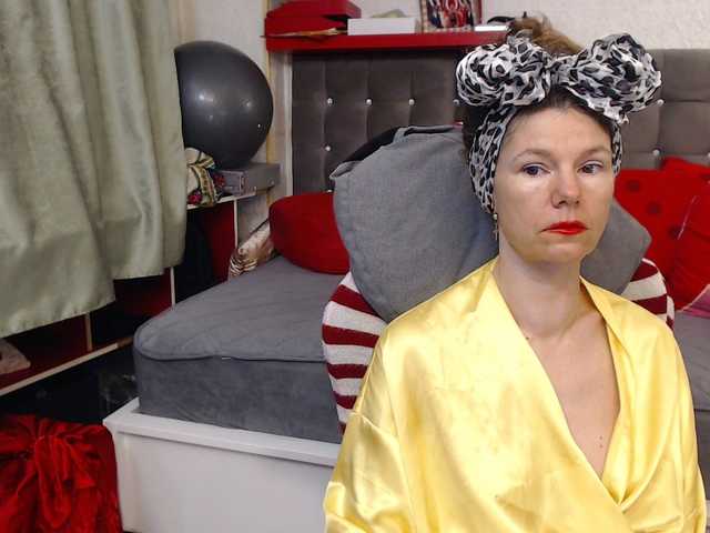 kellysurfing's BongaCams show and profile