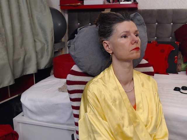 kellysurfing's BongaCams show and profile